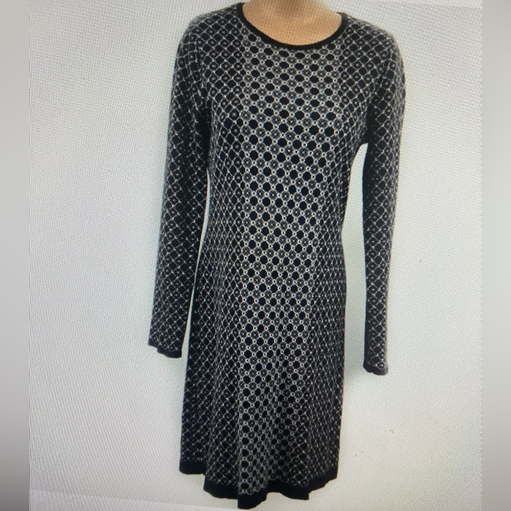 Cynthia Rowley Size Small Sweater Dress Black White Long Sleeved Knee Length